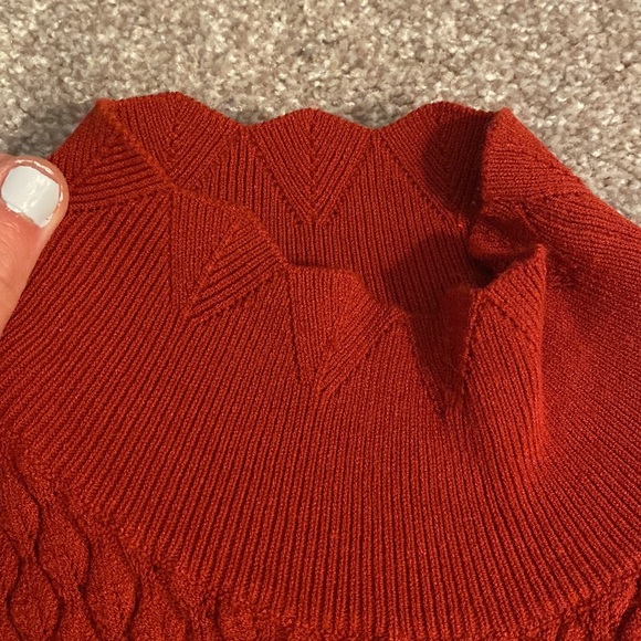 TAHARI MOCK NECK SLEEVELESS SWEATER - Picture 4 of 5